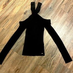 GUESS ribbed cold shoulder long sleeve top